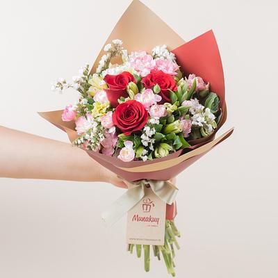 Ramo petit de rosas rojas